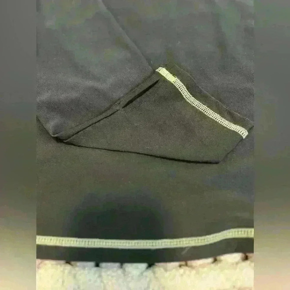 Athleisure Black with design on sides Top Size Large - Picture 4 of 4